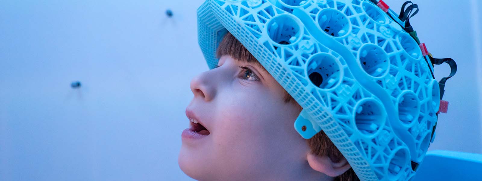 A child wearing the MEG scanner